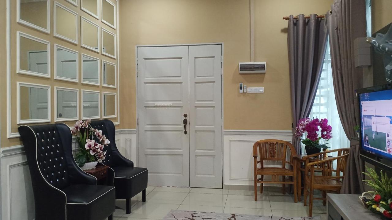 Illa Bella Homestay Jasin Exterior foto